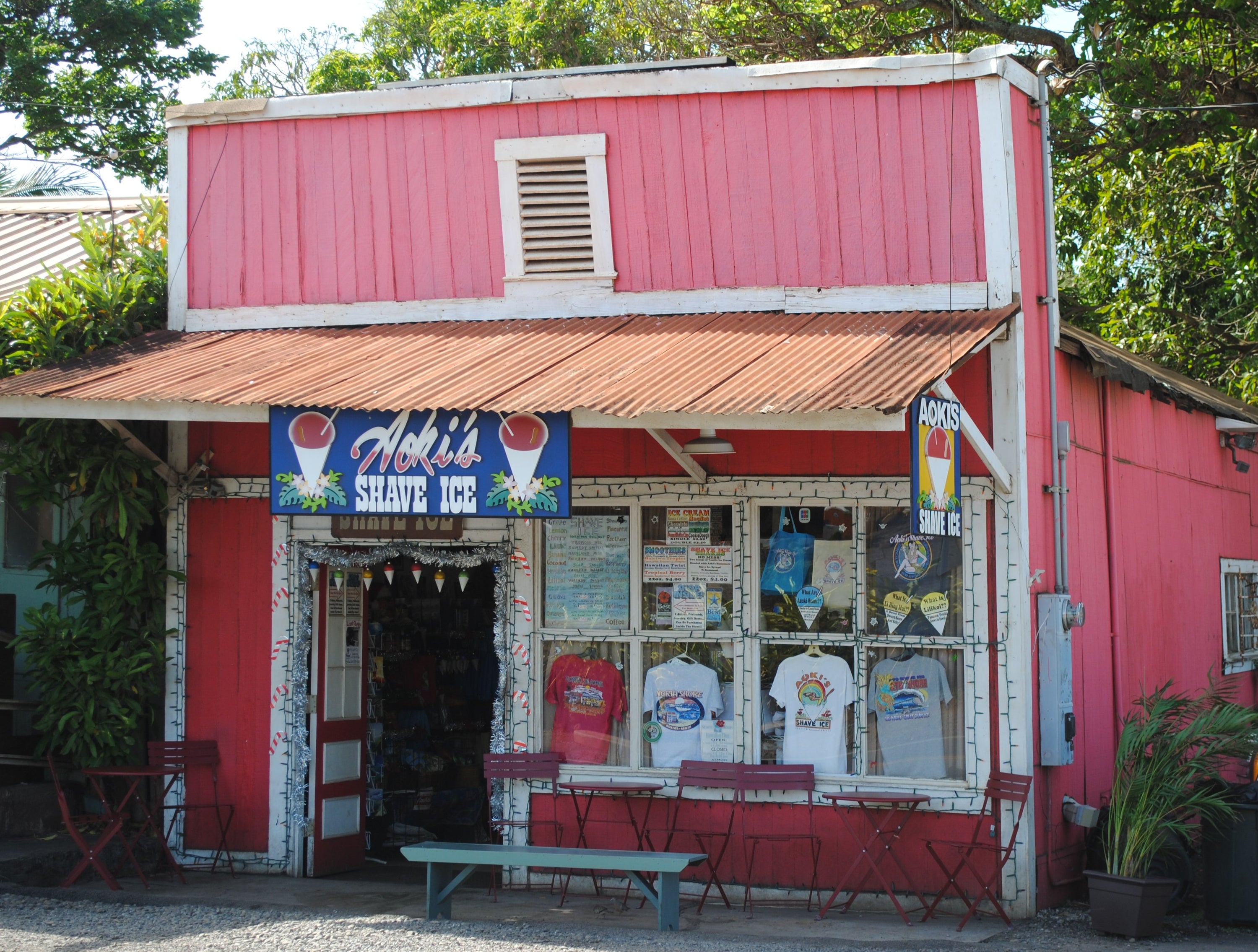 Aoki’s Shave Ice: A Sweet Slice of Hawaiian Tradition in Haleiwa